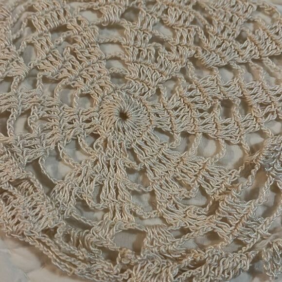 Elegant Cream Crochet circles - Picture 2 of 5